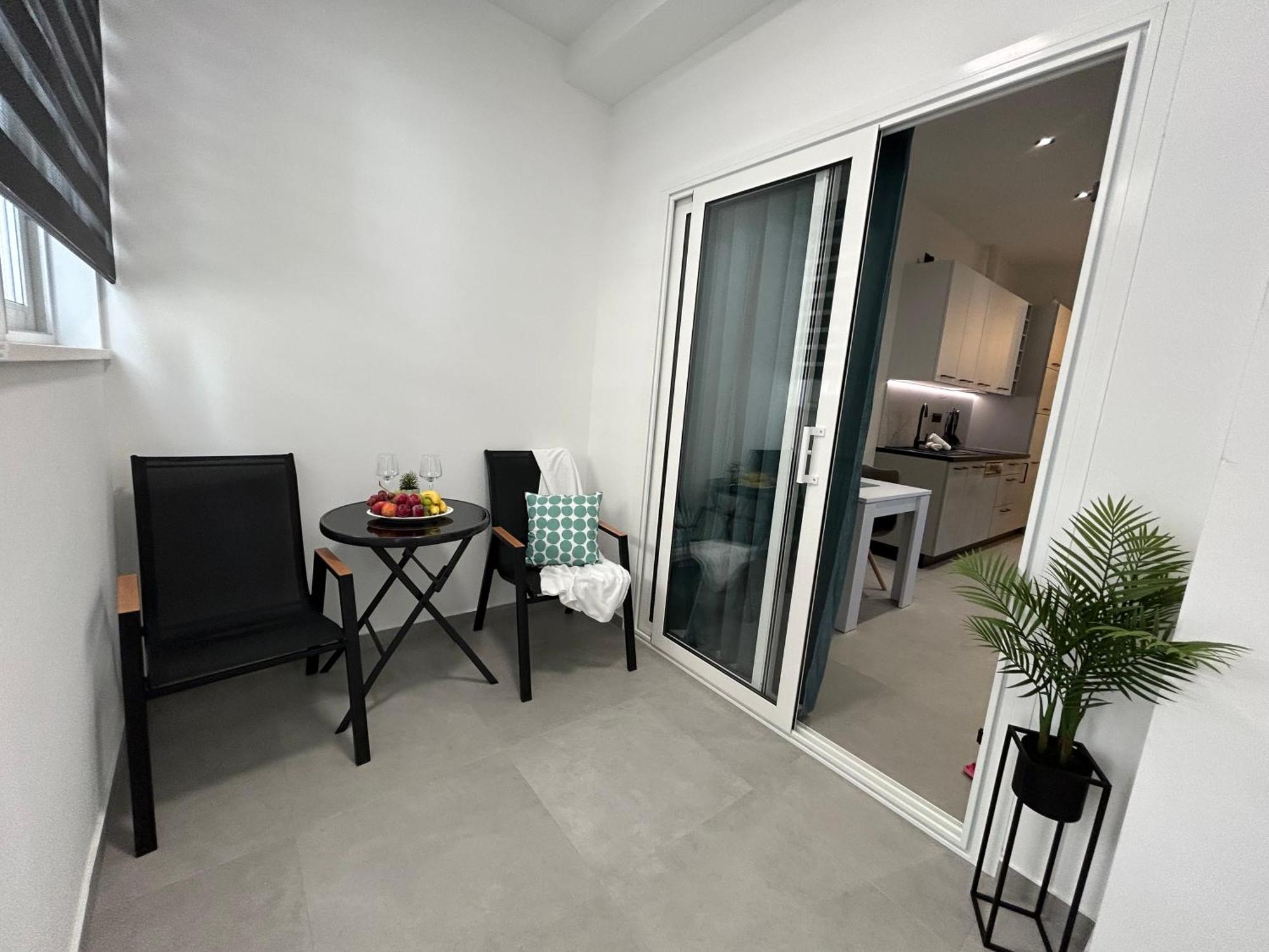 Center Apartments Nikolina Bol Exterior photo