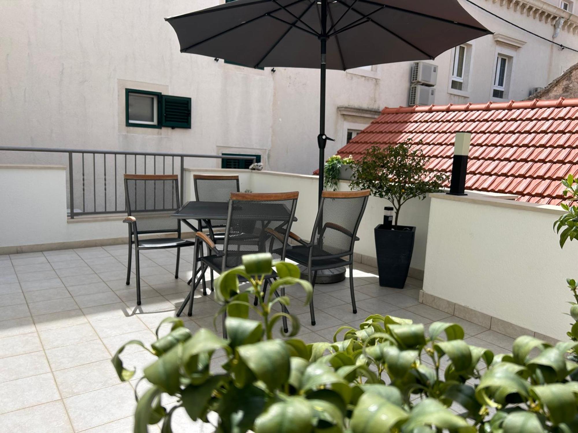 Center Apartments Nikolina Bol Exterior photo