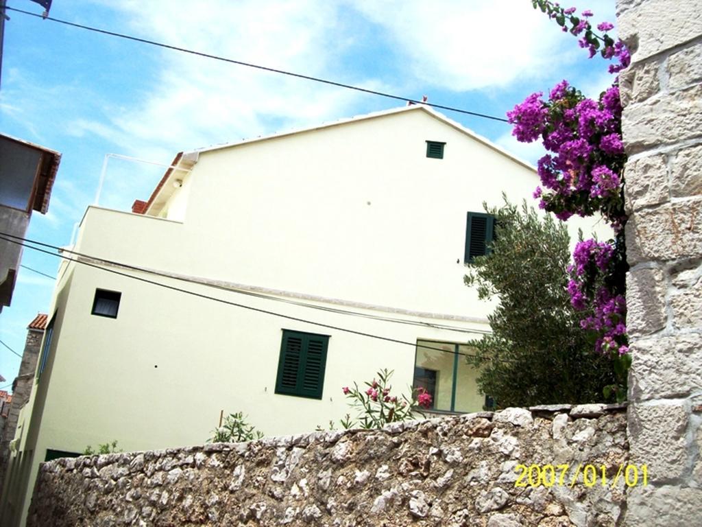 Center Apartments Nikolina Bol Exterior photo